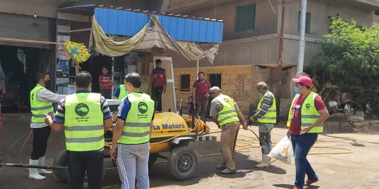 لليوم الثالث مستقبل وطن و حى أول طنطا يواصلون أعمال حملة التطهير والتعقيم بمنطقة سيجر