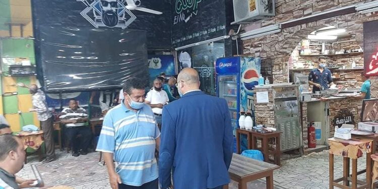 حي المناخ يشن حملات مرورية علي جميع المحال والمقاهي العامة ببورسعيد للألتزام بمواعيد الغلق