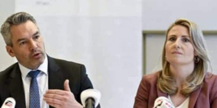 مظاهرات بالنمسا ضد الاتراك المواليين لاردوغان