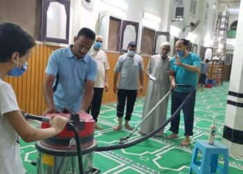 شباب بيت المال بقرية عياش مركز المحلة في حملة تطهير وتعقيم للمساجد