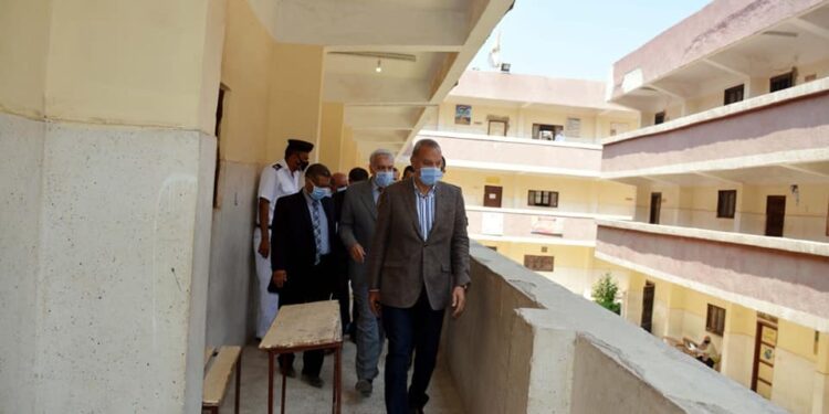 مخافظ القليوبية بقليوب لتفقد لجان امتحانات الديناميكا لطلبة الثانوية العامة اليوم