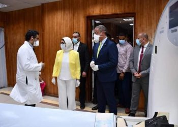 الفيـــــــــوم : هاله زايد والأنصاري يتفقدان مستشفى التأمين الصحي