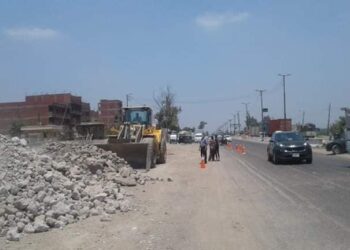 متابعة مشروع إنشاء الكوبري العلوي أمام قريتي بمركز قويسنا