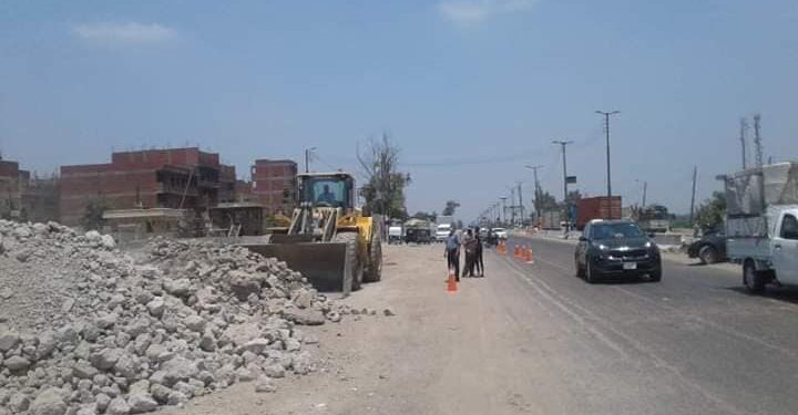 متابعة مشروع إنشاء الكوبري العلوي أمام قريتي بمركز قويسنا