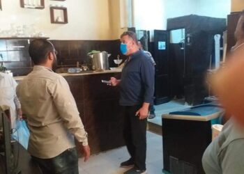 رئيس حى أول طنطا يشن حملة على المقاهي والكافيهات لتفقد حالة الالتزام وسلامة المواطنين