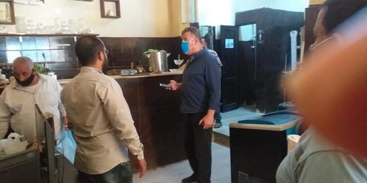 رئيس حى أول طنطا يشن حملة على المقاهي والكافيهات لتفقد حالة الالتزام وسلامة المواطنين