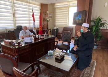 محافظ بورسعيد يستقبل مدير مديرية الأوقاف لبحث استعدادات فتح المساجد غدا