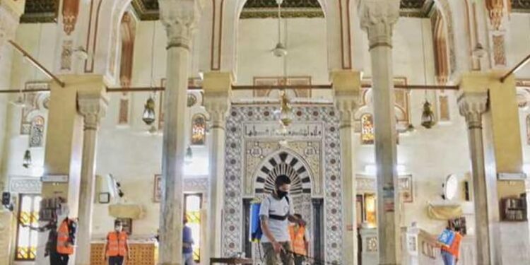 تطهير وتعقيم المساجد بالتعاون بين “الأوقاف” و”الشباب والرياضة”