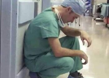 إخواني الأطباء …… عذراً : _