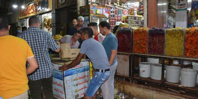 غلق وتشميع 8 محلات وتحرير 12 مخالفة مرورية بطنطا