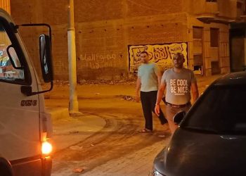 اكرامى جمعة يقوم بمبادرة تطهير وتعقيم شوارع دمنهور