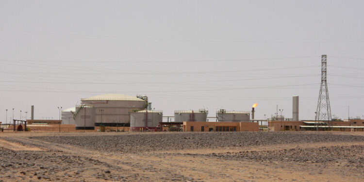 الجيش الوطني الليبي يبدأ بتامين منطقة الهلال النفطى