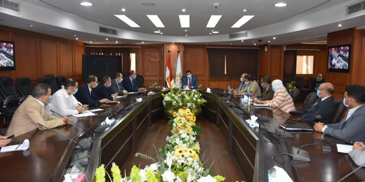 “الشباب والرياضة” تشارك “الأوقاف” و”الكنائس” في تنفيذ الإجراءات الاحترازية داخل دور العبادة