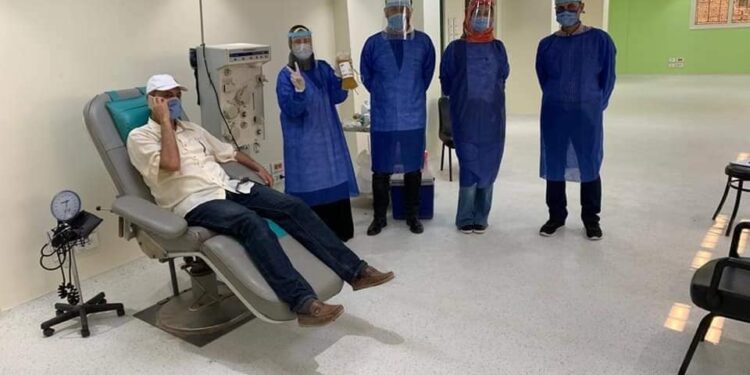 توافد المتعافين للتبرع بالبلازما لمصابي فيروس كورونا المستجد