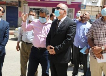 محافظ قنا يتابع إزالة عدد من الأدوار المخالفة في ٥ أبراج بمدينة نجع حمادى