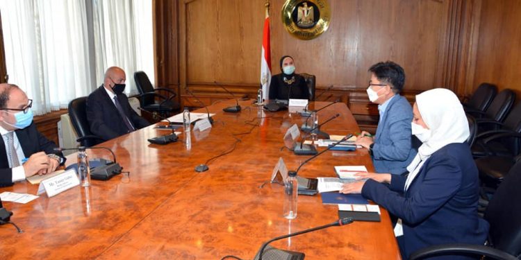 “نيفين جامع “ندعم التوسعات الاستثمارية للشركات المحلية والعالمية فى السوق المصري