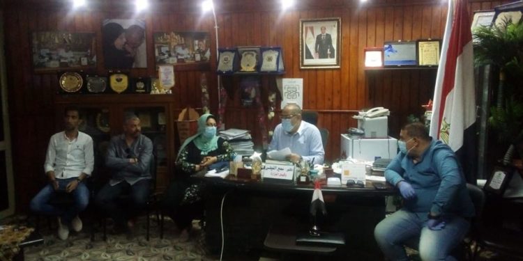 تعليم مطروح يجتمع إلكترونياً مع مديري الإدارات التعليمية عبر برنامج ويبيكس .