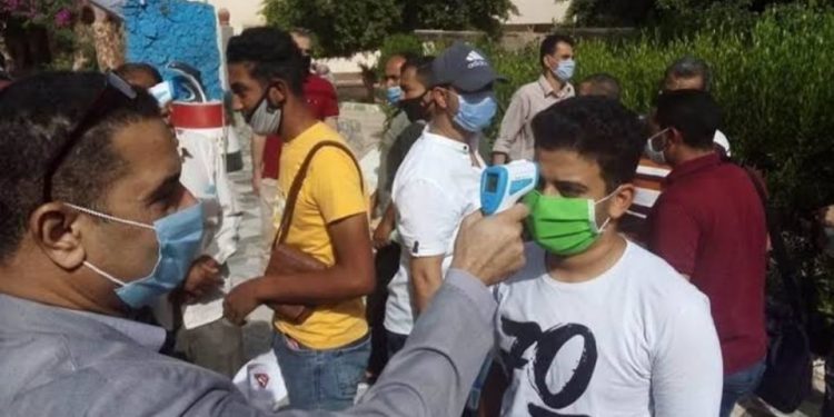 إقبال الطلاب على لجان امتحان الإنجليزي في ثاني أيام الثانويه العامة