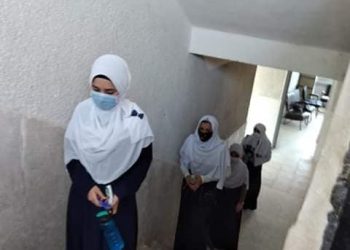 رئيس مدينة القصير ومدير عام المنطقة يتفقدان لجنة الشهادة الثانوية الأزهرية بالقصير