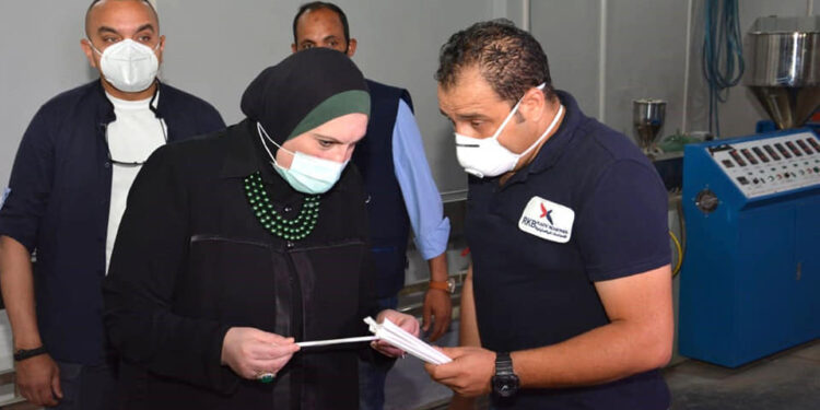 ” نيفين جامع ” توجيهات رئاسية بالتوسع فى انشاء المجمعات الصناعية المتخصصة لتشجيع الشباب