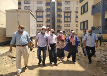 سكرتير عام محافظ بورسعيد يتابع سير العمل في توصيل المرافق بالمرحلة الثالثة بمشروع الاسكان الاجتماعي بمدينة بورفؤاد