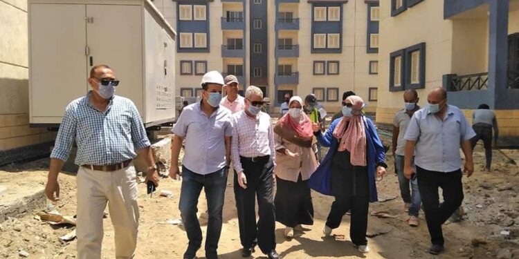 سكرتير عام محافظ بورسعيد يتابع سير العمل في توصيل المرافق بالمرحلة الثالثة بمشروع الاسكان الاجتماعي بمدينة بورفؤاد
