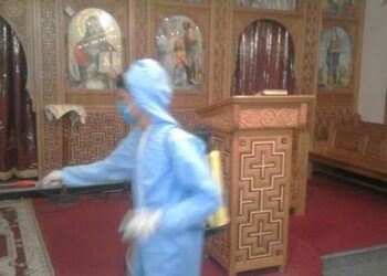 رفع ٧٥ طن من القمامة ورش وتطهير دور العبادة بكوم حمادة .