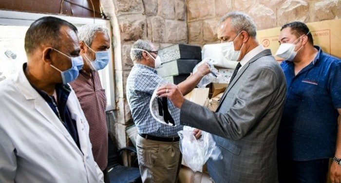 سكرتير عام محافظ قنا يتفقد مستشفى الحميات بمدينة قنا