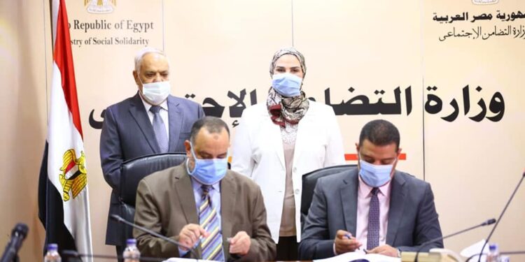 “القباج” و”التراس ” يشهدان توقيع بروتوكول تعاون بين وزارة التضامن الإجتماعي والهيئة العربية للتصنيع لدعم برنامج “فرصة”