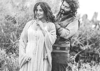 قطرات الندي …تهمس اليك