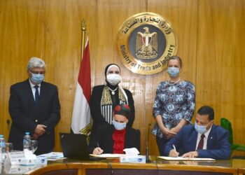 “نيفين جامع” إنشاء منصة الكترونية لتبادل المخلفات الصناعية ومركز متخصص لتبنى أفكار