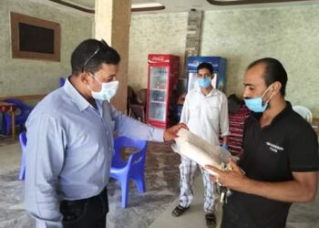 لجنة المتابعة الميدانة تكثف متابعتها للمقاهى ومدى تطبيقها للإجراءات الاحترازية بالقصير