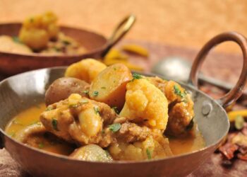 دجاج بالزبادي والكاري مع قرنبيط