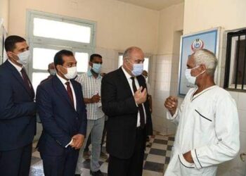 محافظ قنا يجري جولة ميدانية للشارع القنائي