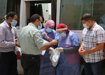 بالسويس توصيل العلاج لحالات العزل المنزلي