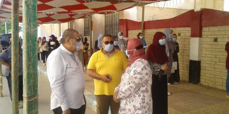 الدكتور النيلي يتفقد لجان امتحانات الثانوية بمطروح