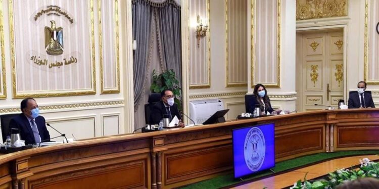 مدبولي يعقد اجتماعاً لتوفير التمويل اللازم لبناء 250 ألف وحدة إسكان اجتماعي تنفيذا لتكليفات الرئيس