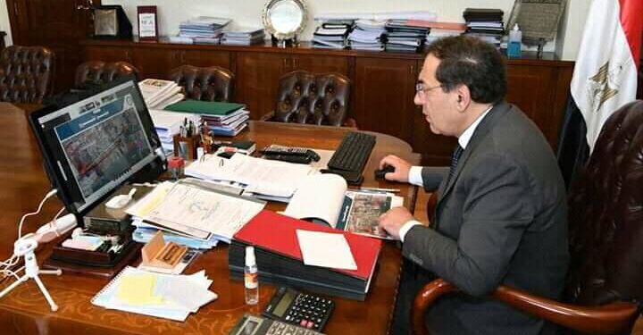 الملا”اجتماع اللجنة العليا لتنفيذ المشروعات الجديدة بقطاع البترول