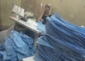 ضبط 100 ألف كمامة بمصنع بدون ترخيص بالغربية