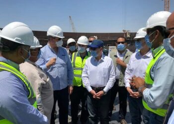 وزير البترول يتفقد عدد من مشروعات المنتجات البترولية بالسويس