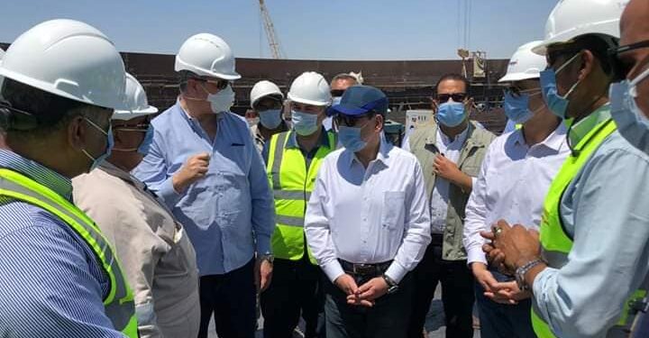 وزير البترول يتفقد عدد من مشروعات المنتجات البترولية بالسويس