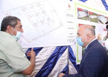 محافظ قنا يشهد تسليم موقع إنشاء أكبر مجمع داجني بالمحافظة على مساحة 2500 فدان بالمراشدة