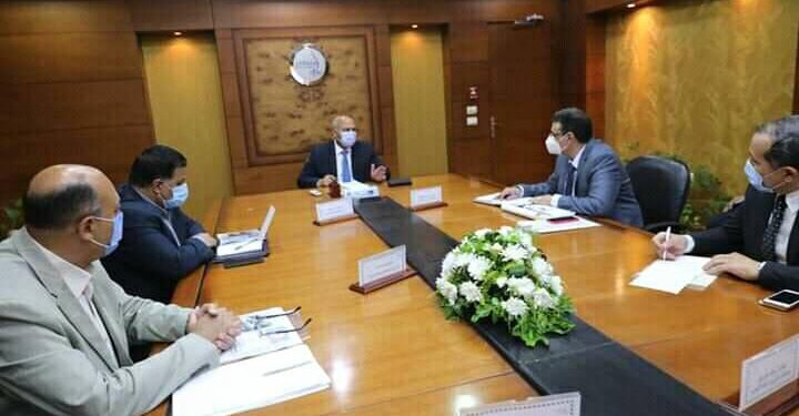 الوزير : فى اجتماع موسع لقيادات السكك الحديدية و الشركات العالمية المنفذة للمشروعات