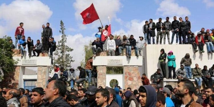 الحكومة التونسية تحاول تهدئة التوتر في ولاية تطاوين