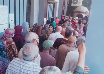 استغاثه أحد المواطنين من تضرر غياب موظفي بنك ناصر بسوق الجمله رغم تكدس المواطنين