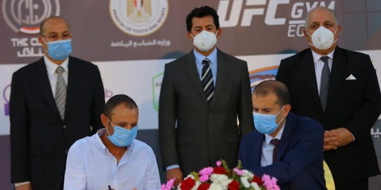 “صبحى “يشهد توقيع بروتوكول بين نادي “النادي” ومجموعة من الأكاديميات الخاصة في المجالات الرياضية