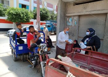 «هنوفرهالك بالمجان» مبادرة مستقبل وطن بأبولمطامير لتوزيع الكمامات على المواطنين