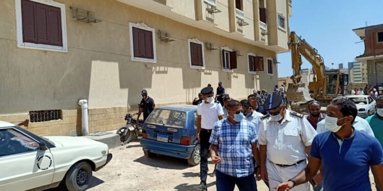 إزالة 9 حالات تعدي علي املاك الدولة بحى الاربعين