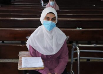 آية نصر “فتاة القطار” توجه الشكر لمؤسسة الأزهر جامعا وجامعة