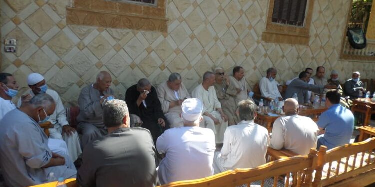 بالصور جلسه صلح عرفيه بين عائلتين بالغربيه تنتهي بالصلح